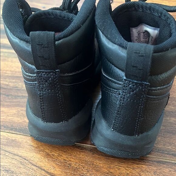 Nike Manoa Kids Black Boots - Picture 2 of 6